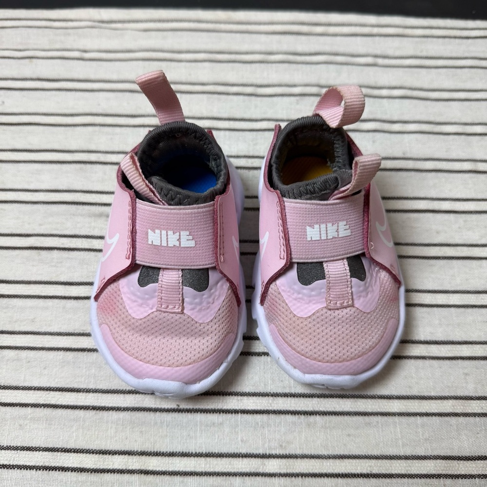 Nike toddler girl’s Pink and White Sneakers size 2c